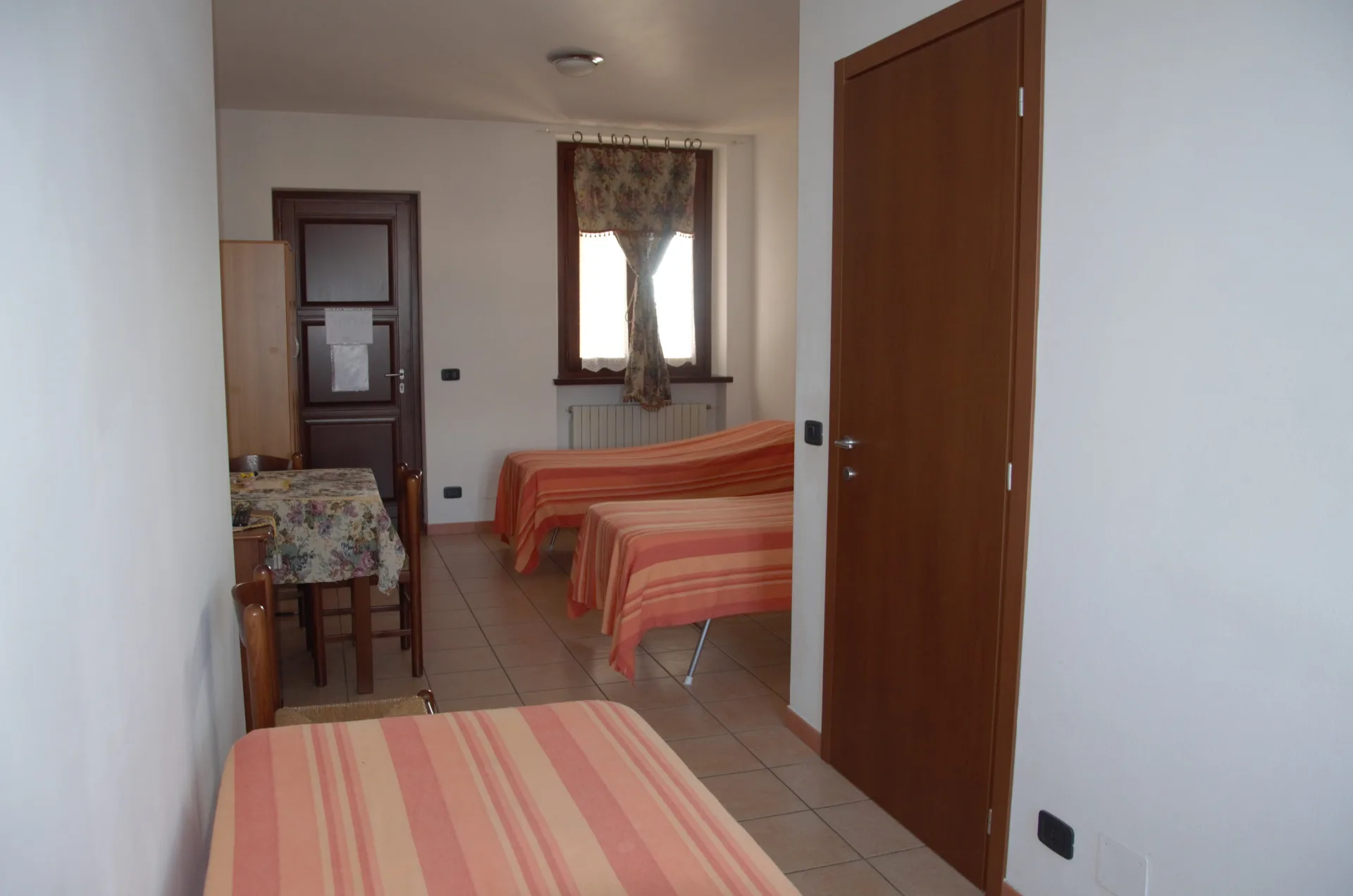 Camera Tripla A - Miniatura 2