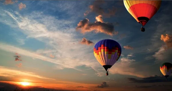 Panorama con mongolfiere Panorama con mongolfiere - Raduno Mongolfiere Mondovì